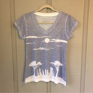 Litographs Outlander Unisex Tee Tight fit Blue/White Small